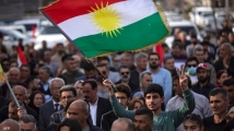 الحشود الكردية في سوريا تطالب بالاعتراف الدستوري