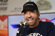 رحيل تشاك نوريس يطوي صفحة من تاريخ الأكشن