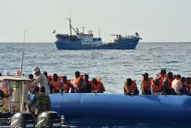 إيطاليا تفرض حصاراً بحرياً على قوارب المهاجرين