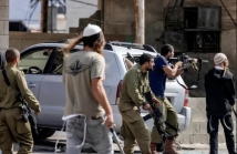 استشهاد فلسطيني وإصابة آخر خلال حملات دهم في الضفة الغربية