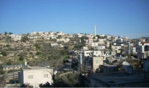قرية الطيرة غرب رام الله.. بين الاستيطان والعزلة