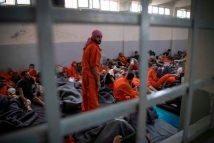 عشرات السجناء من "د ا ع  ش" في سوريا إلى العراق