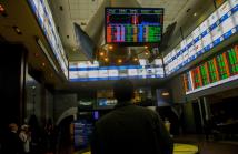 بورصات الشرق الأوسط تواجه انهياراً تحت تهديد الصواريخ