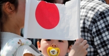 مسؤول ياباني يحذر من الانخفاض القياسي بأعداد المواليد الجدد
