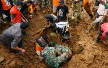20 قتيلًا جراء انزلاق للتربة في جنوب إندونيسيا