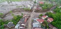 41 قتيلا نتيجة الفيضانات في جزيرة سومطرة بغرب إندونيسيا