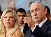 فضيحة فوتوشوب تُلاحق نتنياهو وزوجته.. صحفي إسرائيلي يصفهما بـ&quot;بالمجانين&quot;