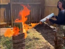 إعلان انتخابي متطرف يربك الساحة السياسية الأمريكية.. ماذا حدث