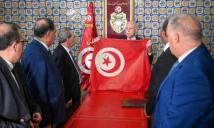 الرئيس التونسي يأمر بحلّ اتحاد السباحة بعد حادثة حجب علم البلاد
