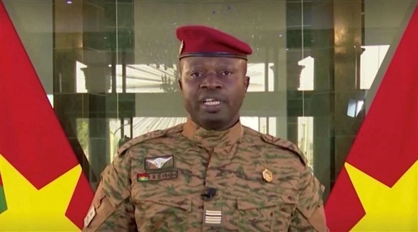 جيش بوركينا فاسو يُطيح بالرئيس.. ويغلق الحدود